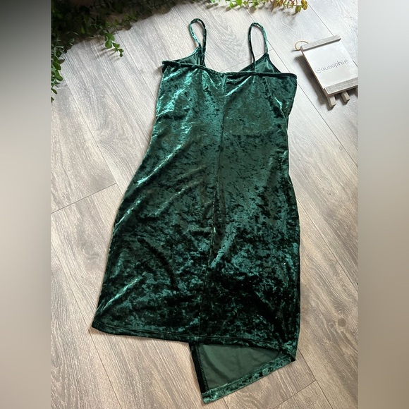 Charlotte Russe Green Crushed Velvet Surplice Asymmetrical Hem Dress. Size L - Picture 3 of 9